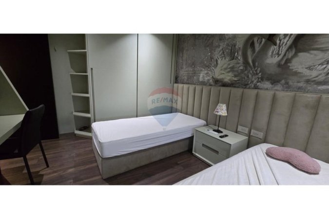 Tirane, jepet me qera apartament 2+1+2+ 2 Ballkone Kati 4, 123 m² 1.100 €