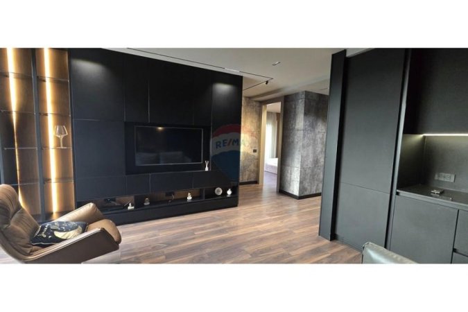 Tirane, jepet me qera apartament 2+1+2+ 2 Ballkone Kati 4, 123 m² 1.100 €
