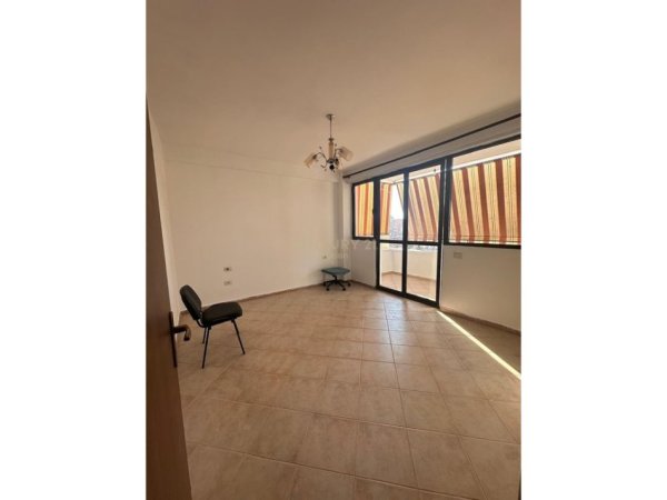 Tirane, jepet me qera apartament 1+1 Kati 7, 71 m² 450 € (Qyteti Studenti)