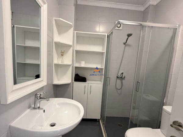 Tirane, jepet me qera apartament 2+1+Ballkon Kati 7, 106 m² 600 € (Prane Syri TV, Unaza e Re)