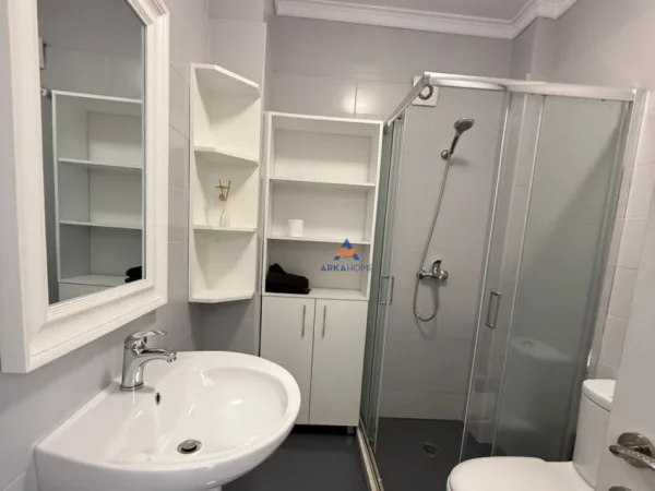 Tirane, jepet me qera apartament 2+1+Ballkon Kati 7, 106 m² 600 € (Prane Syri TV, Unaza e Re)