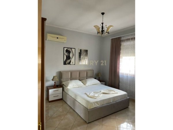 Tirane, jepet me qera apartament 2+1 Kati 3, 185 m² 700 € (Universiteti Ekonomik)