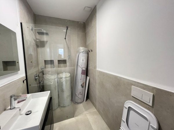 Tirane, jepet me qera apartament 2+1 Kati 2, 99 m² 1.350 € 