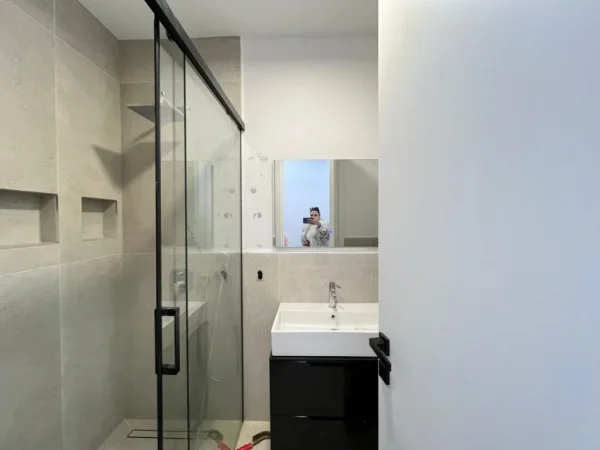Tirane, jepet me qera apartament 2+1 Kati 2, 99 m² 1.350 € 