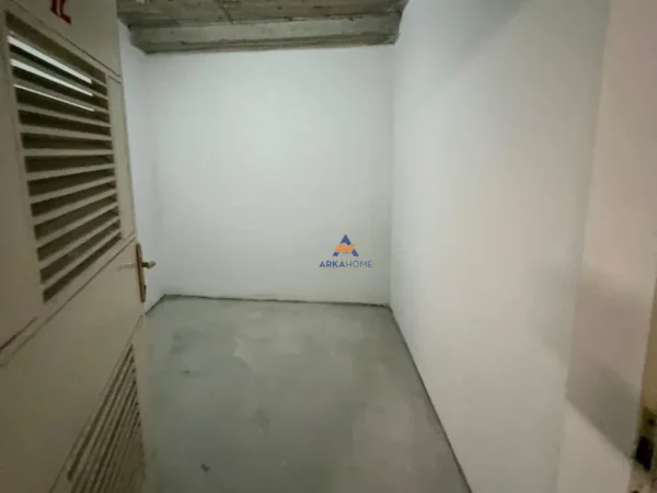 Tirane, jepet me qera ambjent biznesi Kati -2, 50 m² 350 € (Prane Syri TV, Unaza e Re)