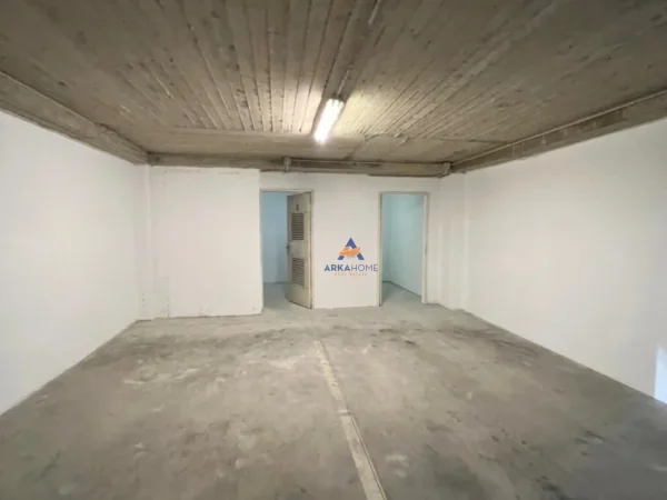 Tirane, jepet me qera ambjent biznesi Kati -2, 50 m² 350 € (Prane Syri TV, Unaza e Re)