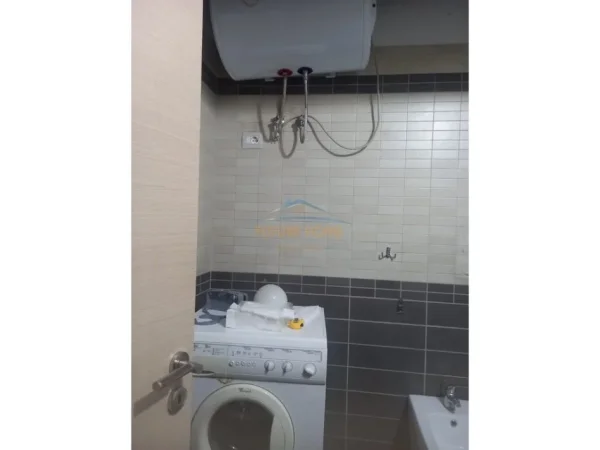 Tirane, jepet me qera apartament 2+1 Kati 2, 80 m² 650 € (Rruga Muhamet Gjollesha)