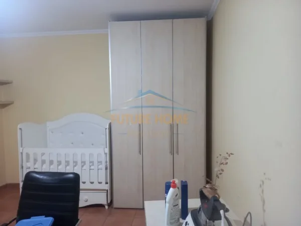 Tirane, jepet me qera apartament 2+1 Kati 2, 80 m² 650 € (Rruga Muhamet Gjollesha)