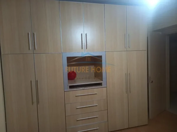 Tirane, jepet me qera apartament 2+1 Kati 2, 80 m² 650 € (Rruga Muhamet Gjollesha)