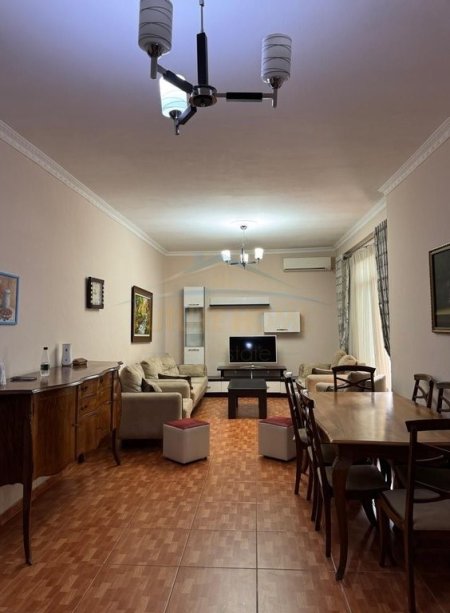 Tirane, jepet me qera apartament 2+1 Kati 2, 115 m² 420 € (Fresk)