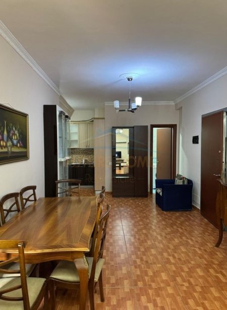 Tirane, jepet me qera apartament 2+1 Kati 2, 115 m² 420 € (Fresk)