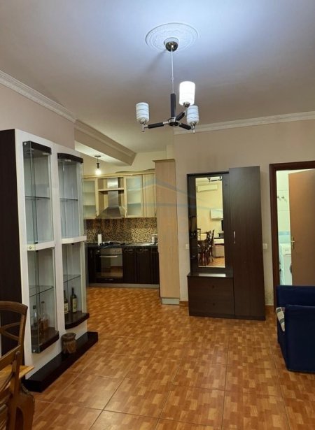 Tirane, jepet me qera apartament 2+1 Kati 2, 115 m² 420 € (Fresk)