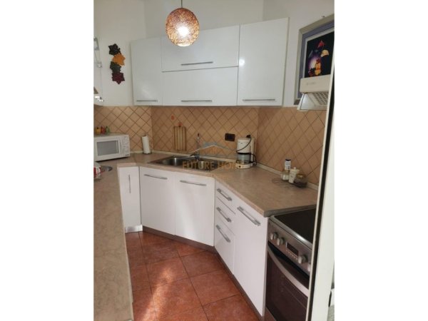 Tirane, jepet me qera apartament 2+1 Kati 9, 90 m² 700 € (KOMUNA E PARISIT)
