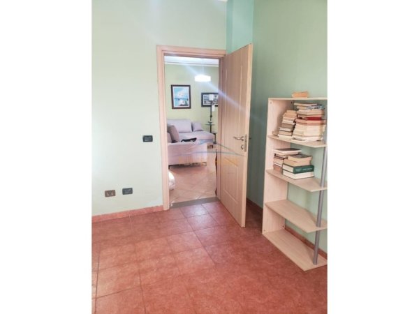 Tirane, jepet me qera apartament 2+1 Kati 9, 90 m² 700 € (KOMUNA E PARISIT)