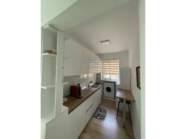 Tirane, jepet me qera shtepi 1+1 Kati 1, 70 m² 600 € 