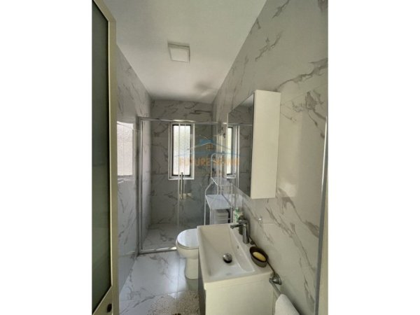 Tirane, jepet me qera shtepi 1+1 Kati 1, 70 m² 600 € 
