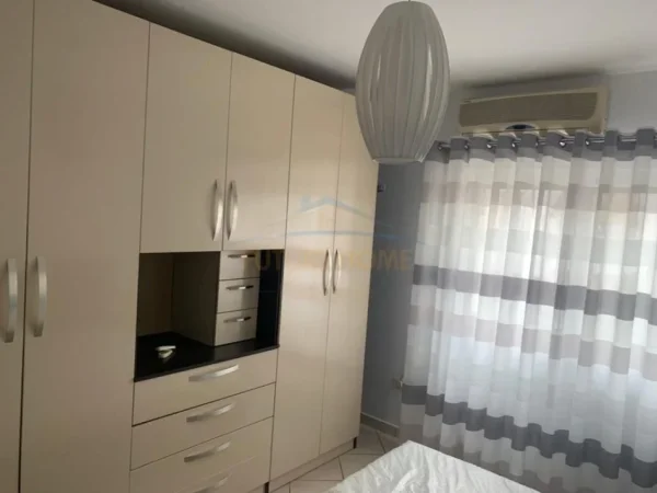 Tirane, jepet me qera apartament 2+1 Kati 2, 95 m² 600 € (Komuna e Parisit)