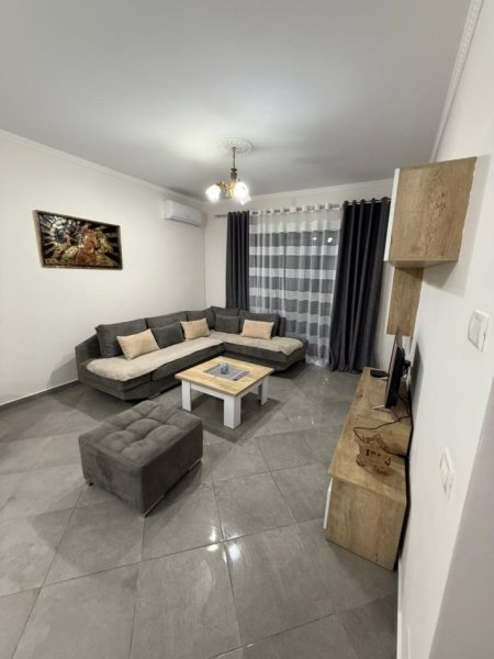 Tirane, jepet me qera apartament 1+1+Ballkon Kati 3, 78 m² 550 € (Astir/Rr.Nexho Konomi/Green City)
