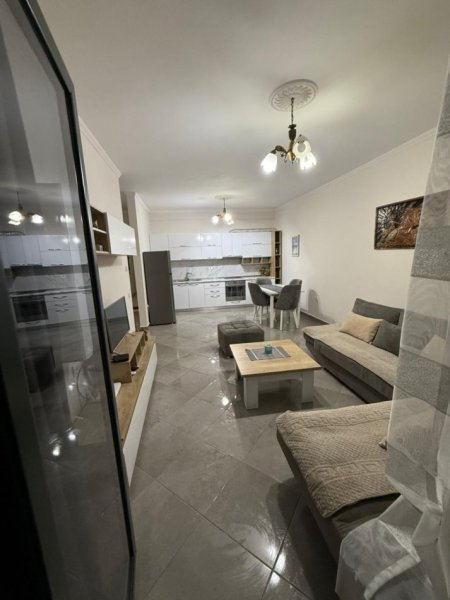 Tirane, jepet me qera apartament 1+1+Ballkon Kati 3, 78 m² 550 € (Astir/Rr.Nexho Konomi/Green City)