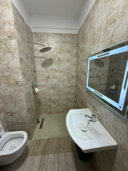 Tirane, jepet me qera apartament 1+1+Ballkon Kati 3, 78 m² 550 € (Astir/Rr.Nexho Konomi/Green City)