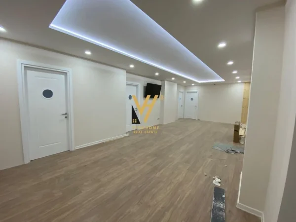 Tirane, jepet me qera zyre Kati 1, 180 m² 1.850 € (RRUGA E KAVAJES)