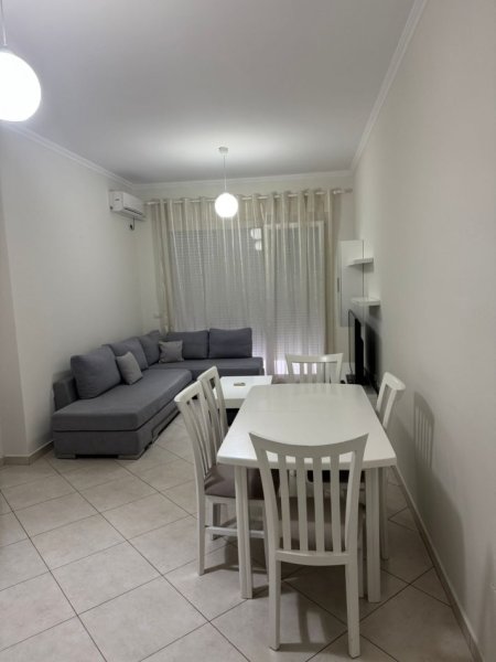 Tirane, jepet me qera apartament 2+1+Aneks+Ballkon Kati 3, 110 m² 500 € (Kopshti Botanik xhamia)