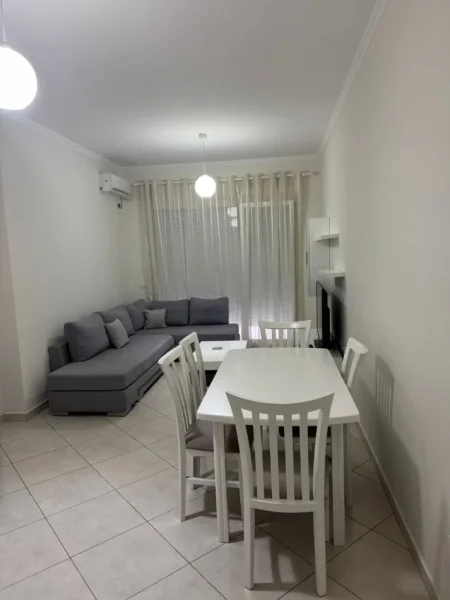 Tirane, jepet me qera apartament 2+1+Aneks+Ballkon Kati 3, 110 m² 500 € (Kopshti Botanik xhamia)
