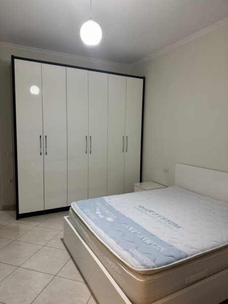 Tirane, jepet me qera apartament 2+1+Aneks+Ballkon Kati 3, 110 m² 500 € (Kopshti Botanik xhamia)