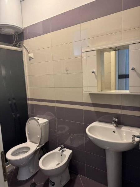 Tirane, jepet me qera apartament 2+1+Aneks+Ballkon Kati 3, 110 m² 500 € (Kopshti Botanik xhamia)
