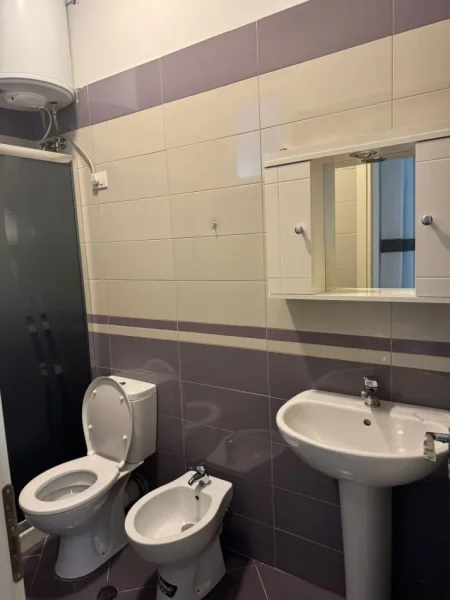 Tirane, jepet me qera apartament 2+1+Aneks+Ballkon Kati 3, 110 m² 500 € (Kopshti Botanik xhamia)