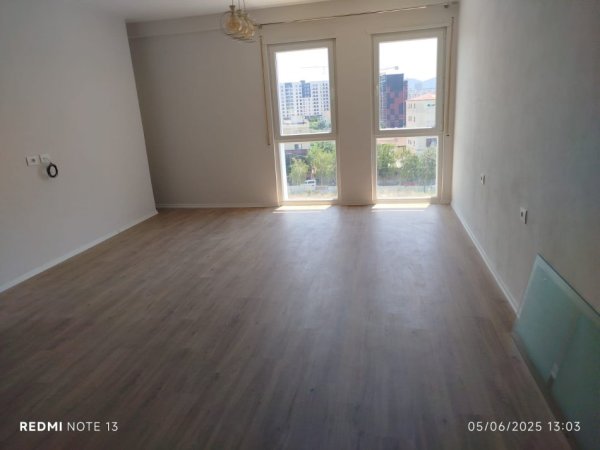 Tirane, jepet me qera apartament 2+1 Kati 6, 470 €