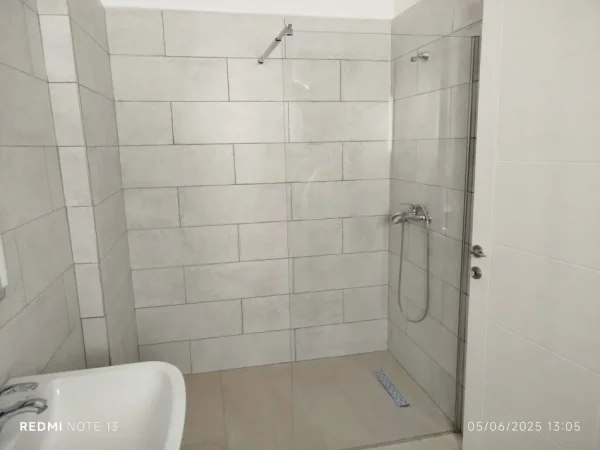 Tirane, jepet me qera apartament 2+1 Kati 6, 470 €
