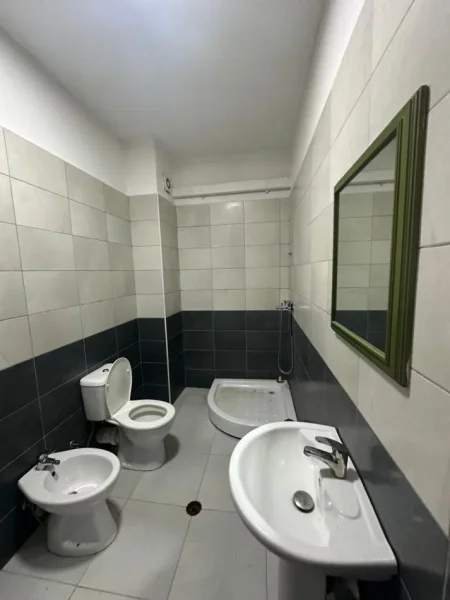 Tirane, shitet apartament 2+1+Ballkon Kati 3, 105 m² (Liqeni i Thate)