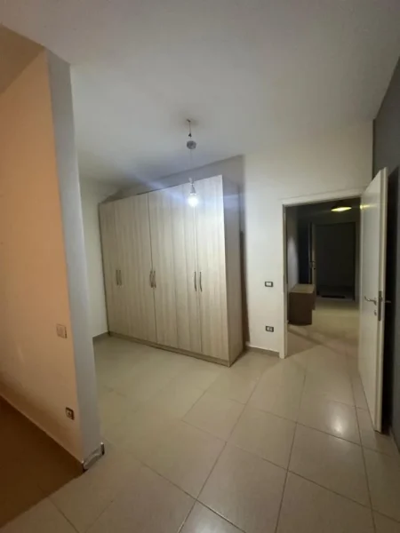 Tirane, shitet apartament 2+1+Ballkon Kati 3, 105 m² (Liqeni i Thate)