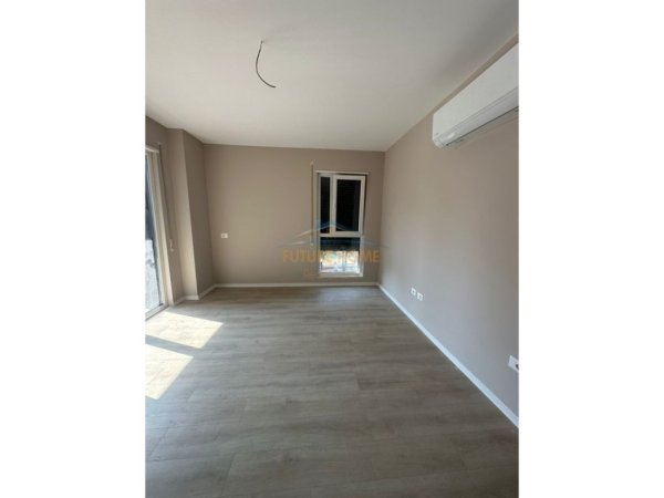 Tirane, jepet me qera ambjent biznesi Kati 1, 50 m² 600 € 