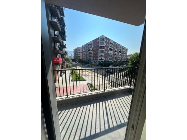 Tirane, jepet me qera ambjent biznesi Kati 1, 50 m² 600 € 