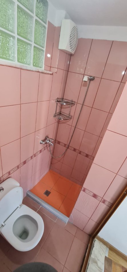 Tirane, jepet me qera apartament 2+1+Aneks+Ballkon Kati 3, 180 m² 501 € (Laprake Kmy me 2 tualete dhe verande)
