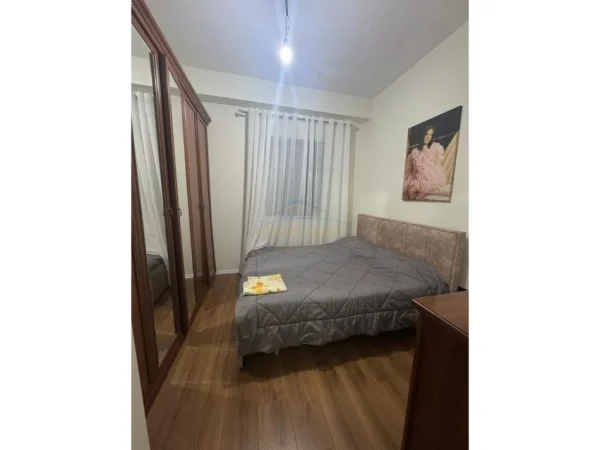 Tirane, jepet me qera apartament 2+1 Kati 5, 80 m² 500 € 
