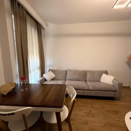 Tirane, jepet me qera apartament 1+1 Kati 6, 60 m² 539 € (FUSHA AVIACIONIT)