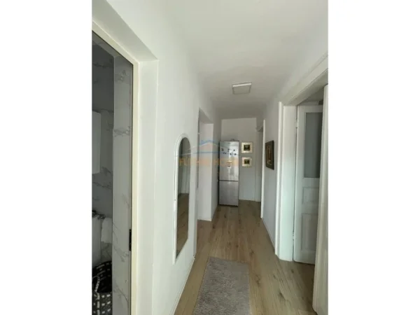 Tirane, jepet me qera apartament 1+1 Kati 1, 70 m² 600 € (Myslym Shyri)