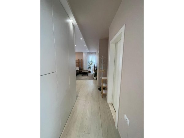 Tirane, jepet me qera apartament 1+1 Kati 5, 78 m² 600 € (Komuna e Parisit)