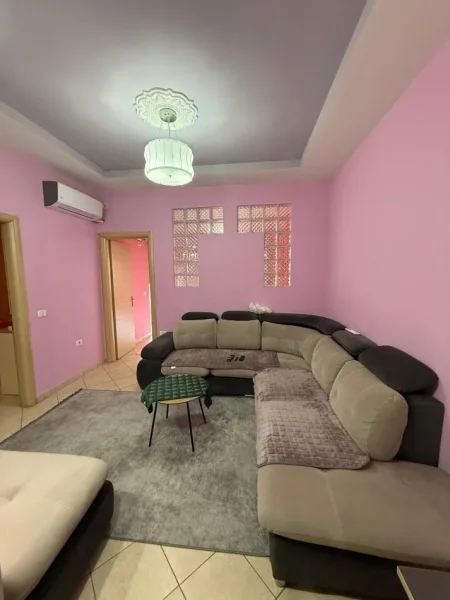 Tirane, jepet me qera apartament 2+1 Kati 4, 500 € (kodra e diellit)