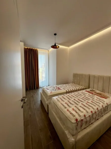 Tirane, jepet me qera apartament 2+1 Kati 6, 100 m² 900 € (https://www.google.com/maps/place/Selvia/@41.3351319,19.8220654,17z/data=!3m1!4b1!4m6!3m5!1s0x1350310059eb708d:0x4b771d7f54e0e3e1!8m2!3d41.3351319!4d19.8246403!16s%2Fg%2F11x1w4fccn?entry=t...