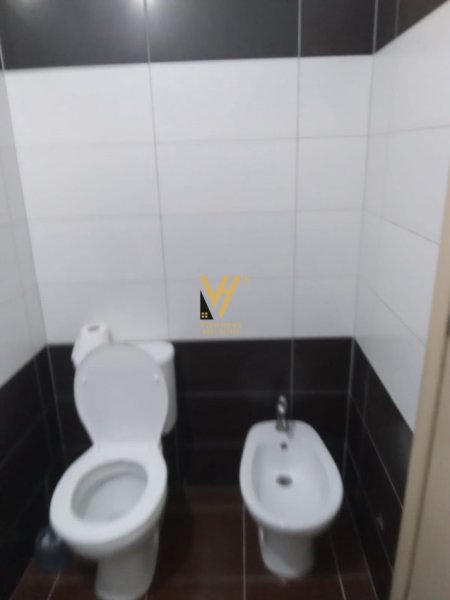 Tirane, jepet me qera apartament 1+1+Ballkon Kati 7, 60 m² 350 € (YZBERISHT)