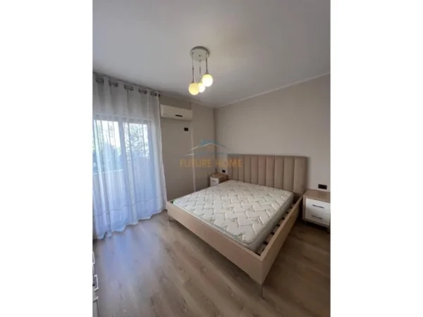 Tirane, jepet me qera apartament 1+1 Kati 2, 73 m² 600 € (prane Square 21)
