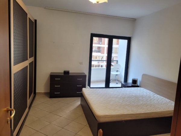 Tirane, jepet me qera apartament 1+1+Ballkon Kati 6, 70 m² 550 € (Ish Stacioni i Trenit/Rr.Reshit Petrela)