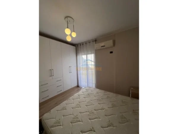 Tirane, jepet me qera apartament 1+1 Kati 2, 73 m² 600 € (prane Square 21)