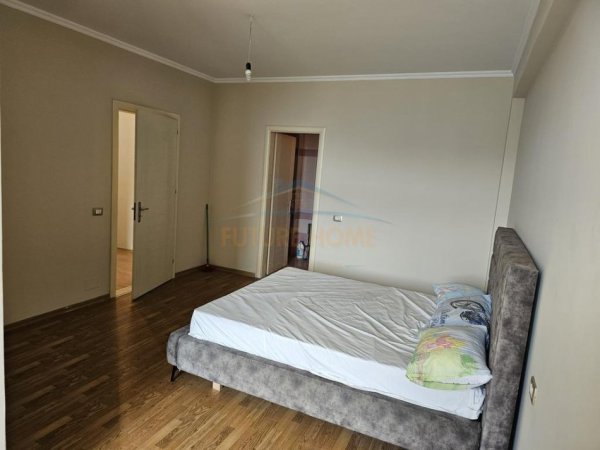 Tirane, jepet me qera apartament 2+1 Kati 3, 125 m² 800 € 