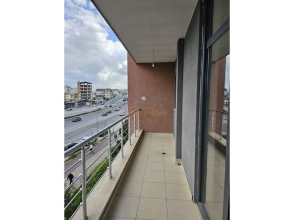 Tirane, jepet me qera apartament 2+1 Kati 3, 125 m² 800 € 