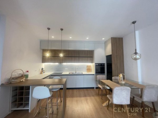 Tirane, jepet me qera apartament 2+1 Kati 10, 110 m² 850 € (21 Dhjetori)